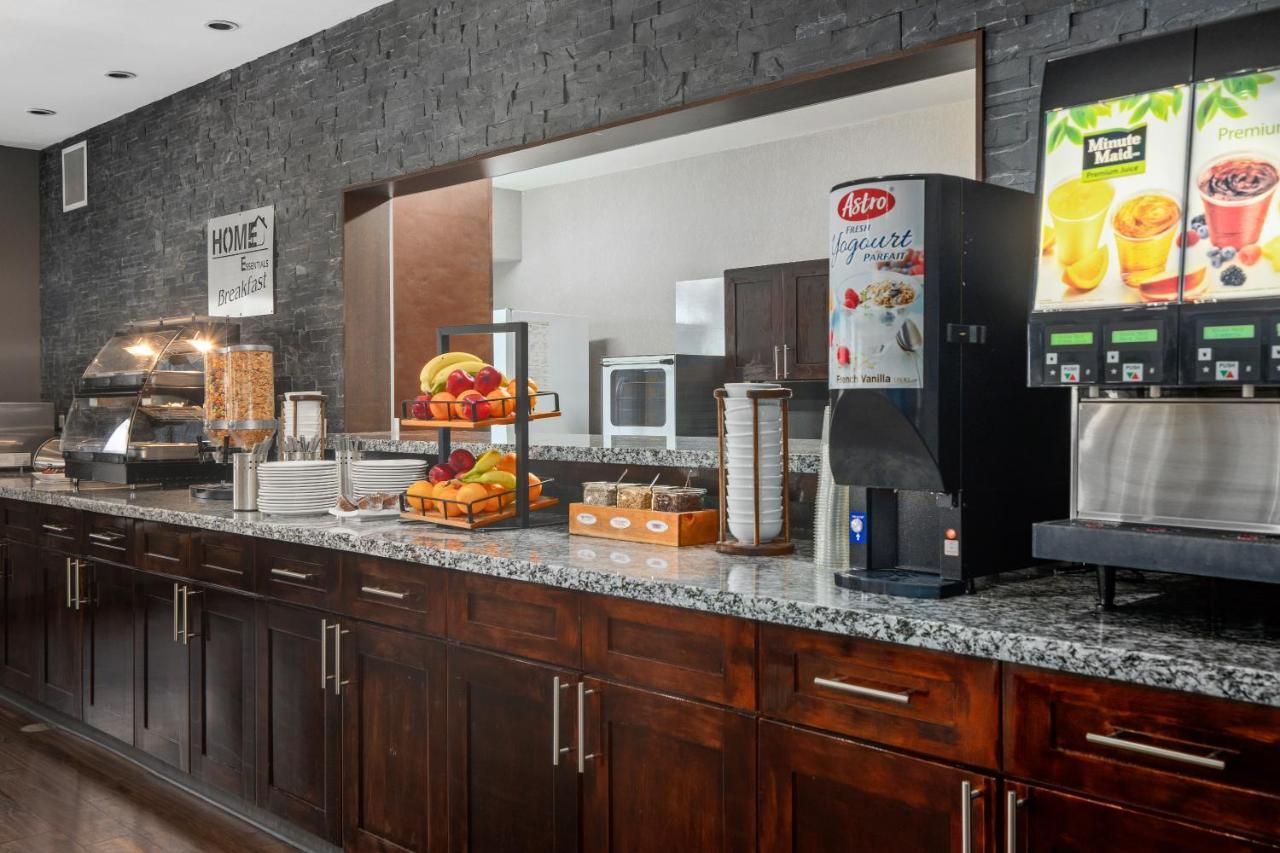 Home Inn & Suites Regina Airport Ngoại thất bức ảnh