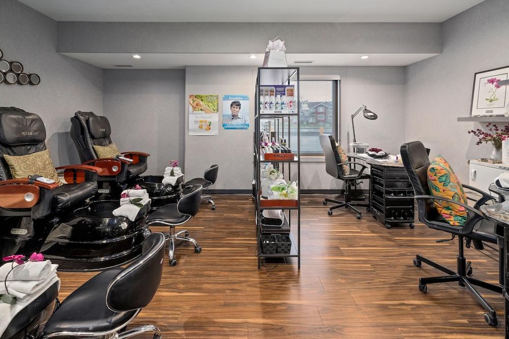 Home Inn & Suites Regina Airport Ngoại thất bức ảnh