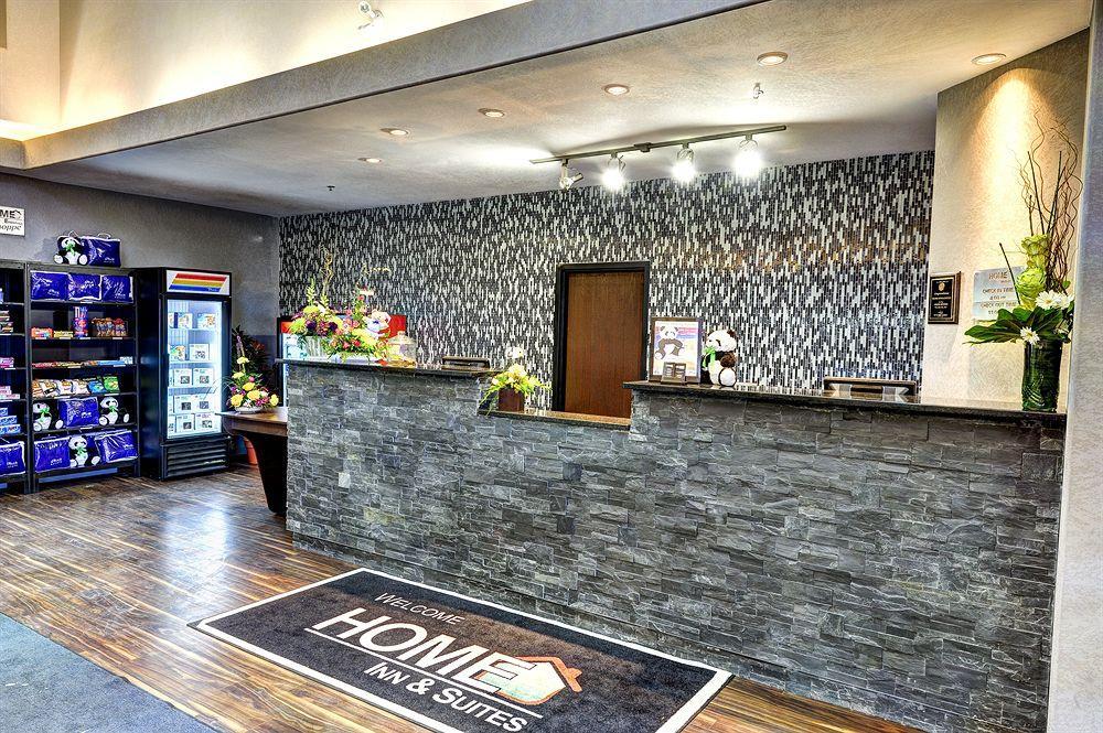 Home Inn & Suites Regina Airport Ngoại thất bức ảnh