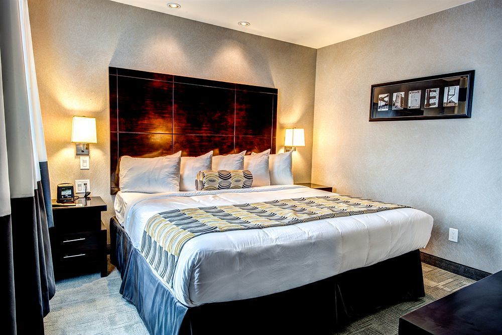 Home Inn & Suites Regina Airport Ngoại thất bức ảnh
