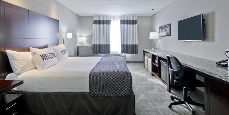 Home Inn & Suites Regina Airport Ngoại thất bức ảnh