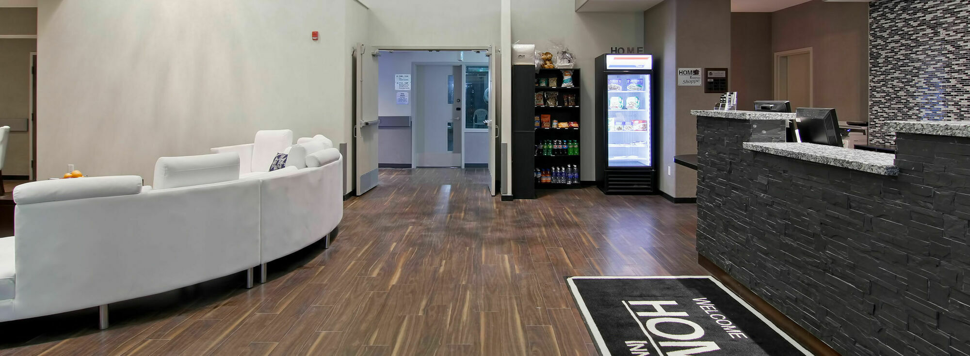 Home Inn & Suites Regina Airport Ngoại thất bức ảnh
